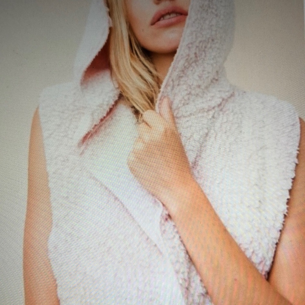LAST ONE!  NWT Sleeveless Soft soft soft vest Hoodie! - Picture 6 of 7
